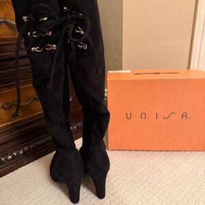 Unisa suede Black boots with lace-up back detail—Size 8